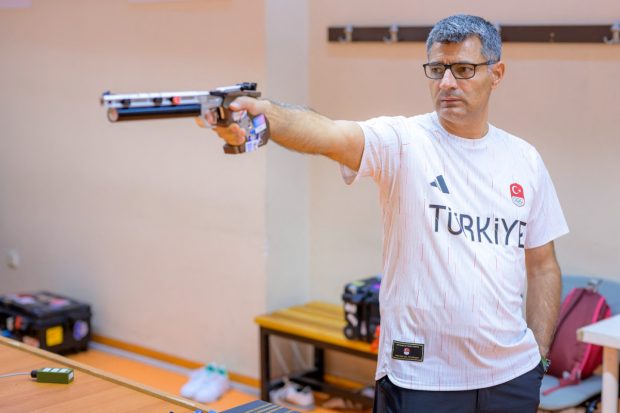 Sportivul turc care a devenit viral la Olimpiadă revine. Apariție memorabilă a lui Yusuf Dikec la Campionatul European | VIDEO