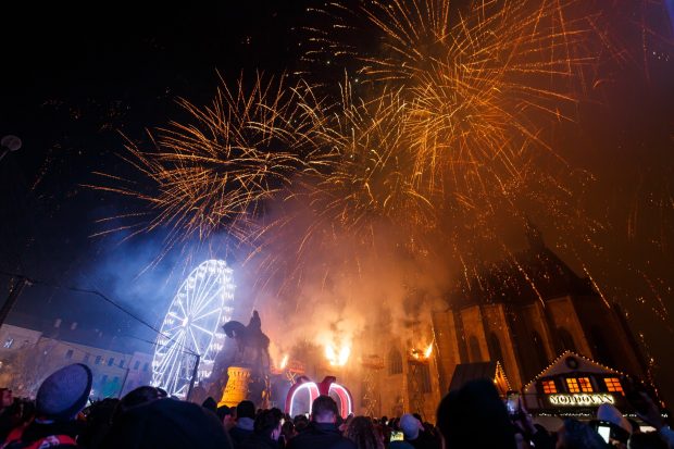 Târgul de Crăciun Cluj-Napoca 2025. Două evenimente speciale cu sute de căsuțe, concerte live, o roată panoramică și un carusel pentru cei mici