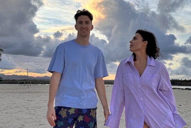 Andreea Popescu și Rareș Cojoc, dans pasional pe plaja din Mauritius. „Vă place?”