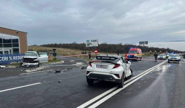 Imagini de la accidentul teribil din Cluj, în care un om a murit și alți 3 au fost răniți: unul dintre șoferi a intrat pe contrasens