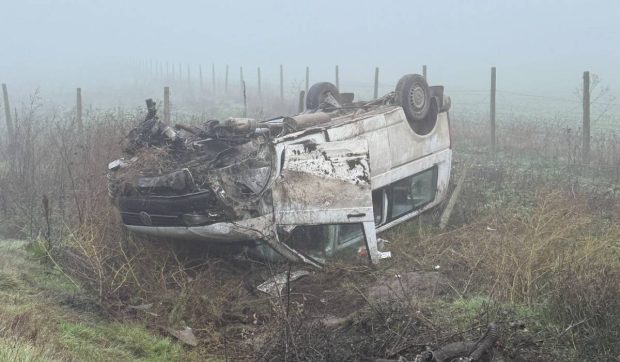 Cinci victime, după ce un microbuz în care se aflau 9 persoane s-a răsturnat pe DN3, în Constanța