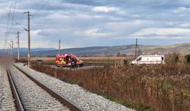 Doi muncitori au fost răniți grav de o bucată de șină, în timp ce lucrau pe un șantier feroviar în județul Cluj