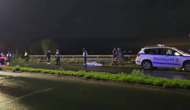Șase morți în mașina condusă de un român și urmărită de poliție, pe o șosea din Bulgaria. Autoturismul a plonjat într-un lac | VIDEO