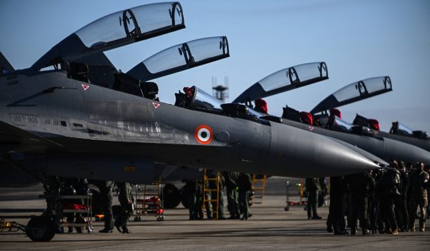 Piloții de luptă francezi, impresionați de un Suhoi SU-30 produs de ruși și comparat cu Rafale: „E uriaș”