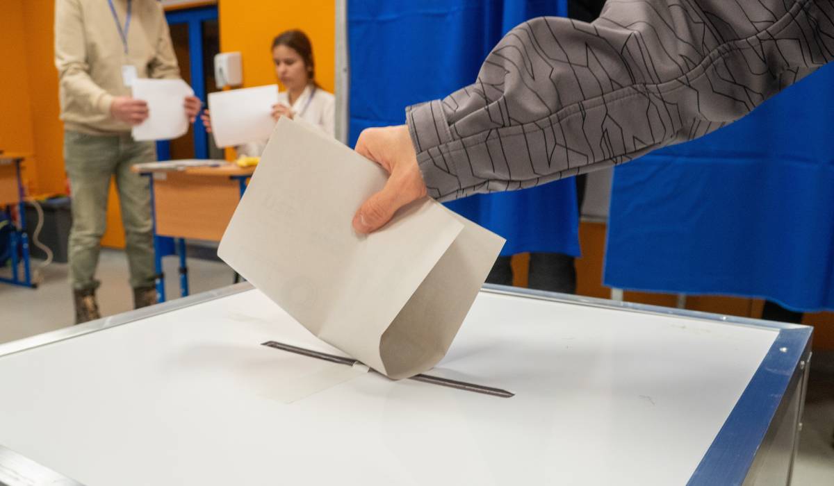 candidații de pe locurile 2 și 3 sunt la egalitate, liderul are 5 procente în față