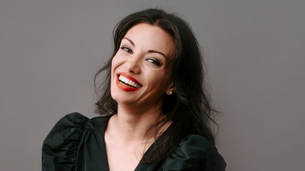 Cum funcționează terapia prin jurnal. Alexandra Bădiță, expert: „Uneori e suficient să-ți oferi cinci minute să te conectezi cu tine, să-ți scrii recunoștința sau un gând care ți se repetă în minte”