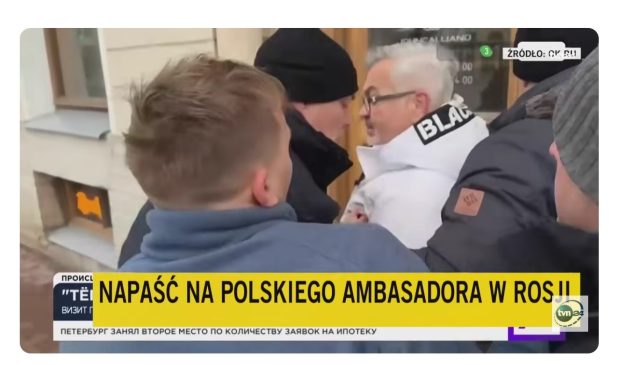 Activiști pro-Kremlin au sărit să-l bată pe ambasadorul Poloniei înainte să intre într-o biserică din Sankt Petersburg: „Cel mai grav incident din ultimii ani”