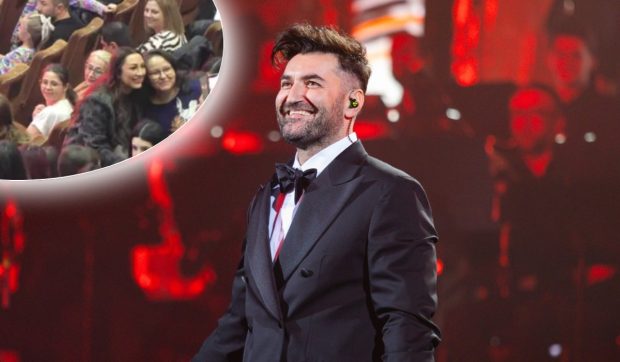 Imagine Stire Ce s-a întâmplat cu Andra la concertul lui Smiley de la Sala Palatului, până când luminile s-au stins. Înconjurată de zeci de oameni | 2review.ro