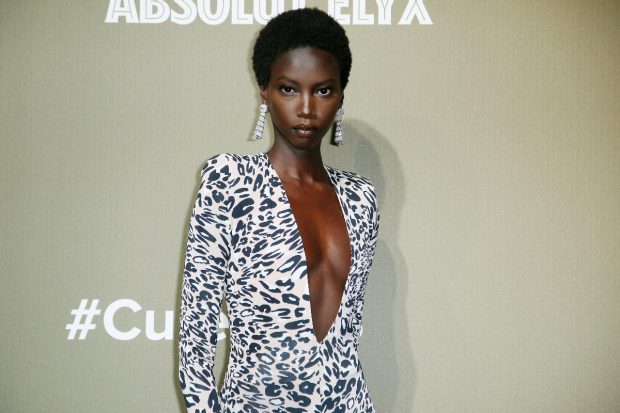 Cine este Anok Yai și de ce este ea cel mai influent model din 2025: de la refugiată la Ralph Lauren și Calvin Klein
