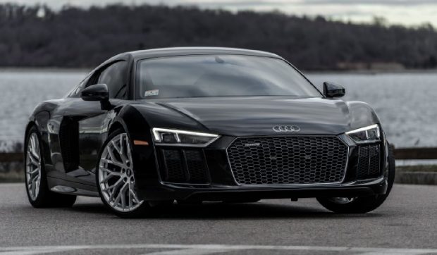 Un șofer care a vrut să-și vândă mașina „aproape a leșinat” când a auzit câți bani va primi pentru Audi-ul lui R8