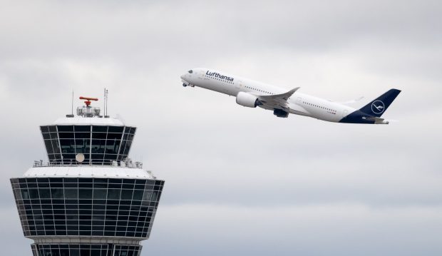 Companiile aeriene restricționează acum utilizarea acestui dispozitiv la bord: „Nu mai este permis peste tot”