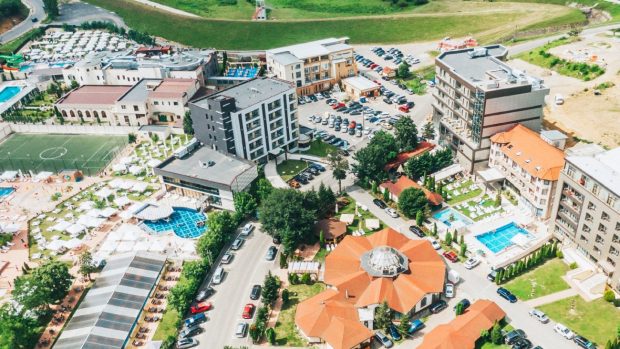 Românii strâng cureaua, turismul e în cădere liberă. Recesiunea golește hotelurile din Felix și Oradea