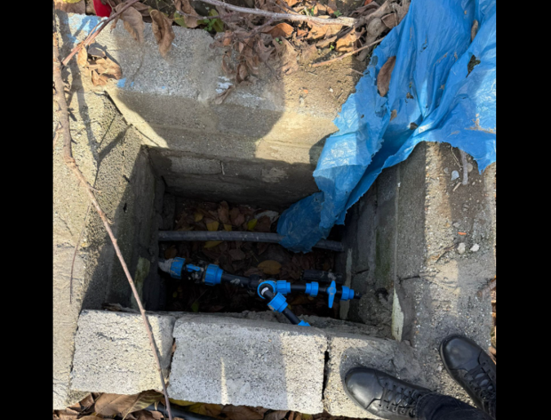 Un bărbat din Craiova a săpat un puț și a început să vândă apă în cartier, apoi a construit un sistem de canalizare