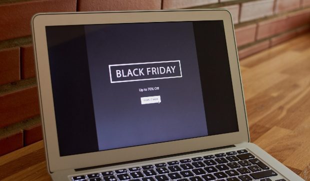 Cum au trecut românii de Black Friday, ziua cu cele mai mari reduceri din an: „Nici la toaletă n-am fost” 