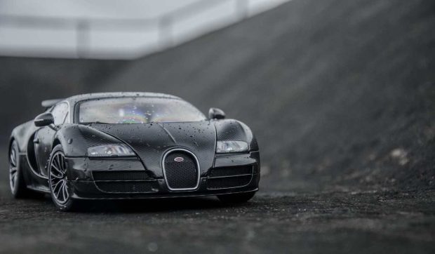 Ca să nu plătească 13.000 de euro pentru un buton la Bugatti Veyron, proprietarul a folosit o metodă ingenioasă de doar doi euro