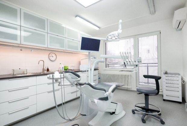 Noi informații despre cazul fetiței de 2 ani care a murit în timpul anesteziei: au fost 3 apeluri la 112. Ce spune clinica Crystal Dental