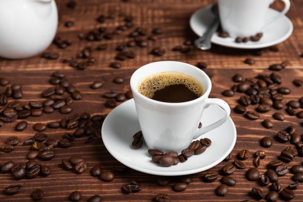 De ce cafeaua băută în timpul condusului nu revigorează, ci provoacă somnolență. Explicațiile experților