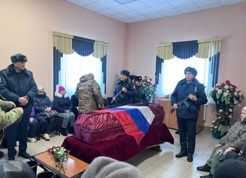 Cum au ajuns mii de orfani ru&#537;i s&#259; lupte &icirc;n Ucraina: &bdquo;Sunt num&#259;rul 1.155 pe lista de a&#537;teptare pentru un apartament, dac&#259; m&#259; &icirc;nscriu &icirc;n armat&#259;, voi fi primul!&rdquo;