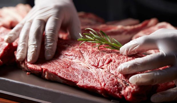 Acest tip de carne este complet interzis în 160 de țări. Cauzează cancer și crește tensiunea arterială