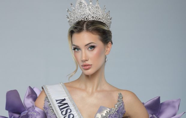 Cine este Cătălina Jacob, reprezentanta României la Miss Universe 2025. Concursul are loc în Thailanda