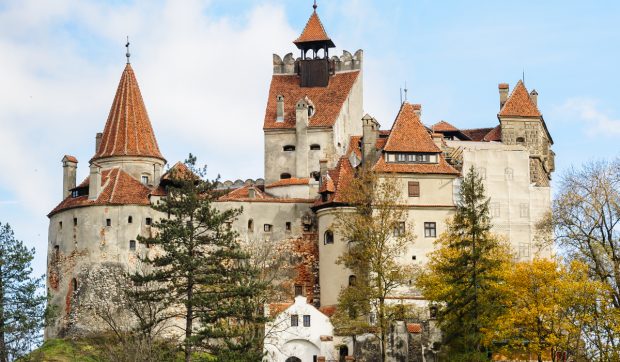 Un turist din Italia a murit în timpul unei vizite la Castelul Bran. Accesul turiștilor a fost suspendat temporar