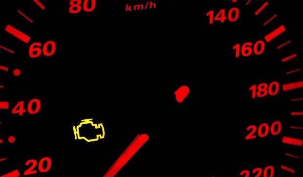 Ce înseamnă aprinderea martorului Check Engine, coșmarul tuturor șoferilor. Când trebuie să oprești mașina imediat