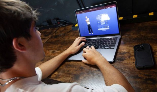 Chatbot inspirat din „Game of Thrones”, acuzat că a convins un băiat de 14 ani să se sinucidă: „Îl iubea și îi cerea să vină în viața de apoi”