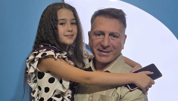 Imagine Stire Gestul superb făcut de fiica de 8 ani a lui Christian Sabbagh după ce prezentatorul a suferit un AVC: „La vârsta ei, Anais se exprimă extraordinar” | 2review.ro