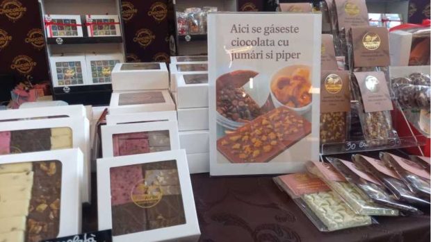 Ciocolată cu jumări, cu leuştean și colivă, în Iași. Sunt și parfumuri cu aromă de palincă, la Festivalul Ciocolatei