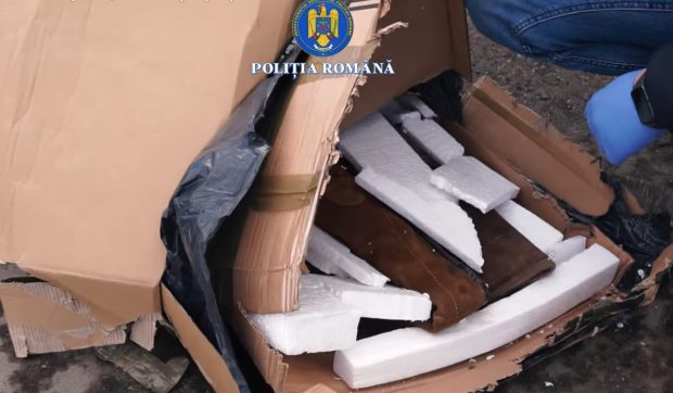 Un român a trimis în țară un pachet din Spania, dar polițiștii l-au arestat imediat când au descoperit ce se afla în colet