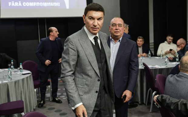 Imagine Stire Cristi Borcea, apariție fabuloasă la evenimentul de lansare a candidaturii lui Gigi Nețoiu, pentru Primăria Capitalei. A purtat un ceas de peste 100.000 de euro | 2review.ro