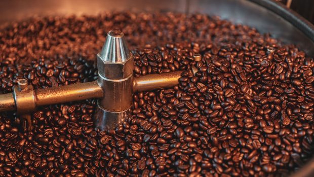 Cum influențează prăjirea gustul final al cafelei