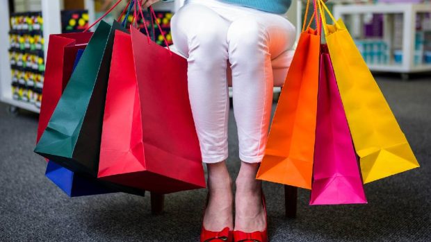 Ce te face să cumperi nețărmurit de Black Friday: psihologia din spatele celui mai mare eveniment de consum
