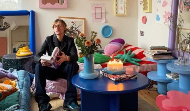Designerul Ikea care locuiește într-un apartament de 30 de metri pătrați: „Cu un singur pahar poți transforma o întreagă cameră”