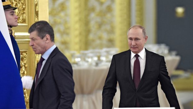 Vladimir Putin, contrat direct de unul dintre cei mai vechi aliați. Înainte de demisie, Dmitri Kozak i-a lăsat o scrisoare „în termeni foarte duri” și a plecat în Israel
