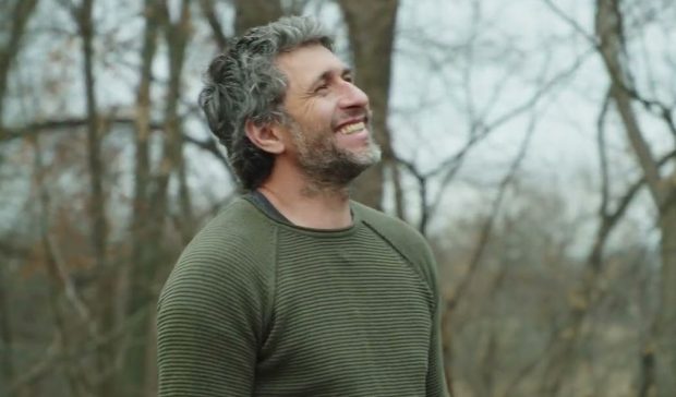 Imagine Stire Pasiunea pe care și-a descoperit-o Dragoș Bucur după ce s-a mutat la țară: „E mai simplu decât credeam” | 2review.ro