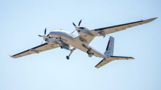 Bucăţi de dronă, probabil de spionaj, găsite într-o gospodărie din Vrancea. MApN face verificări
