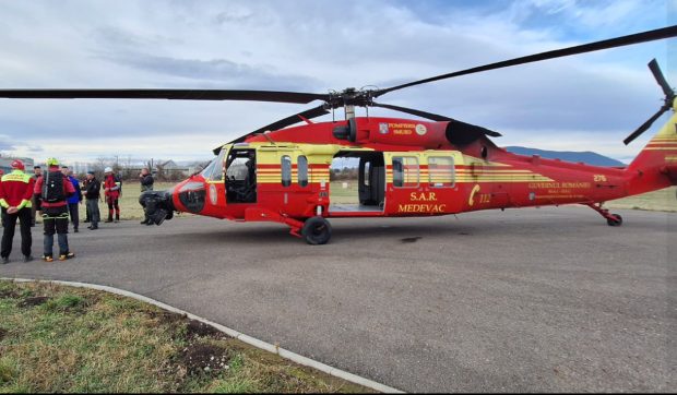 Elicopter Black Hawk folosit în premieră de salvamontiștii din Brașov pentru căutarea turistului dispărut în Bucegi