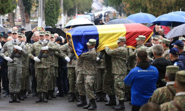 Ultimul meci al lui Emeric Ienei: sute de oameni și onoruri militare la înmormântarea de la Oradea