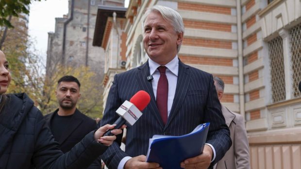 Eugen Orlando Teodorovici şi-a depus candidatura la Primăria București. A susținut că parcarea va costa un leu pe oră dacă va fi ales