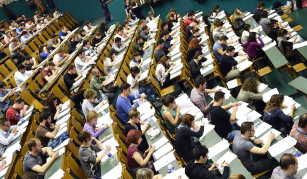 „La examenul de admitere la medicină din Italia s-a copiat ingenios”, denunță un candidat după ce subiectele au fost scurse pe rețelele de socializare