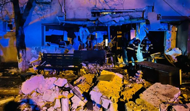 Explozie puternică într-un apartament dintr-un bloc din Buftea. Zeci de autospeciale intervin la fața locului