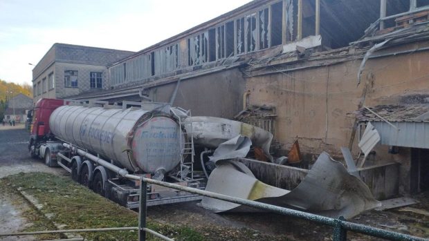 Explozie violentă provocată de un șofer român de cisternă, care a fost arestat după ce a turnat hidroxid de sodiu în rezervorul greșit, în Franța