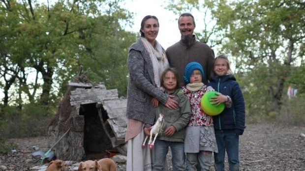 Trei copii crescuți într-o pădure au fost luați de lângă părinți de autorități, în Italia