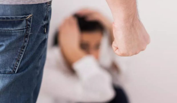 Romunski minister za notranje zadeve zaostruje ukrepe za zaščito žrtev nasilja v družini