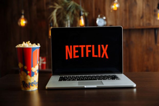 Filme Netflix decembrie 2025 – ce filme și seriale noi poți vedea în decembrie