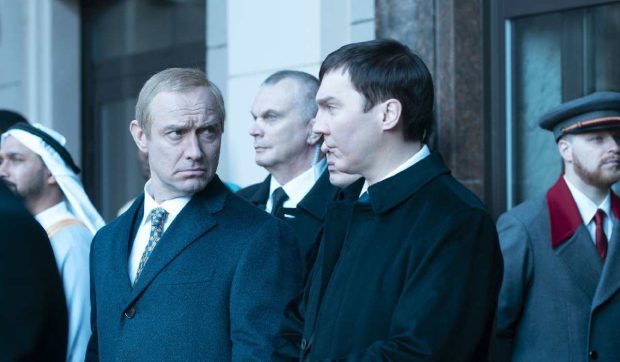 Primele imagini din „Vrăjitorul de la Kremlin” în care Jude Law îl interpretează pe Vladimir Putin. Filmul ar putea rula și în Rusia | VIDEO