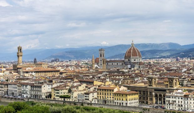 Orașul din Italia, vizitat de 15 milioane de turiști anul trecut, care va interzice terasele din centru