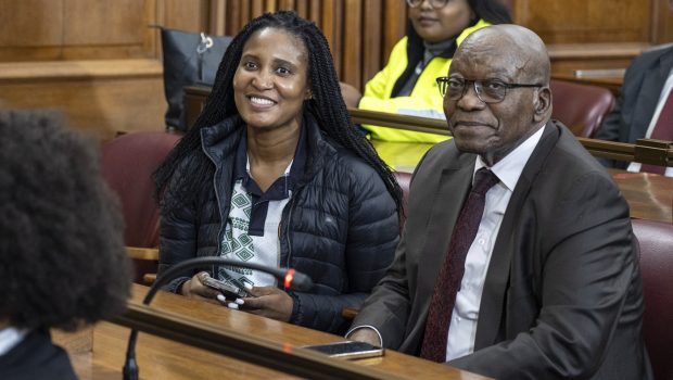Sud-africani au fost păcăliți să lupte pentru Rusia sub pretextul unui curs pentru bodyguarzi: „Nu este linia frontului”. Fiica fostului președinte Jacob Zuma, anchetată în acest caz