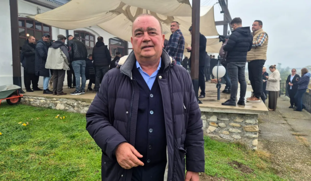 Gigi Nețoiu vrea să devină primarul Bucureștiului. Și-a anunțat candidatura la Mircea Dinescu, cu lăutari, berbecuți la proțap, ca la nuntă